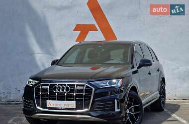 Позашляховик / Кросовер Audi Q7 2021 в 
