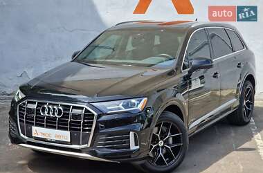 Позашляховик / Кросовер Audi Q7 2021 в 