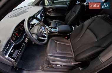 Позашляховик / Кросовер Audi Q7 2021 в 