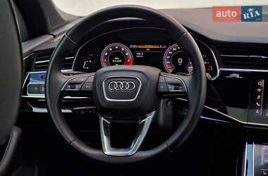 Позашляховик / Кросовер Audi Q7 2021 в 