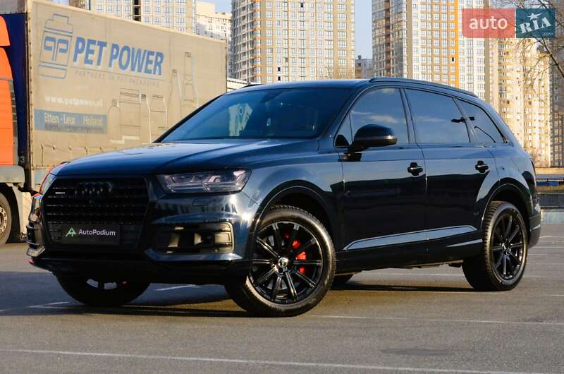 Внедорожник / Кроссовер Audi Q7 2017 в 