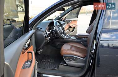 Позашляховик / Кросовер Audi Q7 2017 в 
