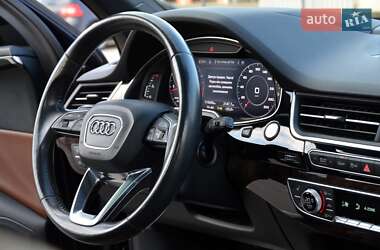 Позашляховик / Кросовер Audi Q7 2017 в 