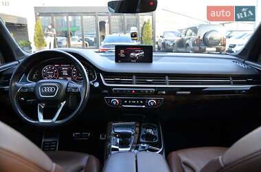 Позашляховик / Кросовер Audi Q7 2017 в 