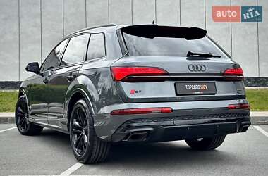 Позашляховик / Кросовер Audi Q7 2025 в 