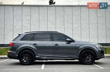 Позашляховик / Кросовер Audi Q7 2025 в 