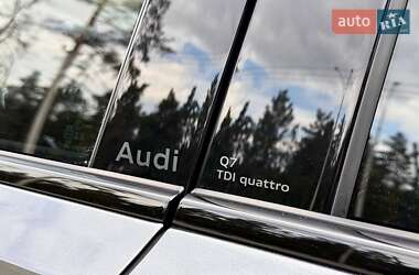 Позашляховик / Кросовер Audi Q7 2025 в 