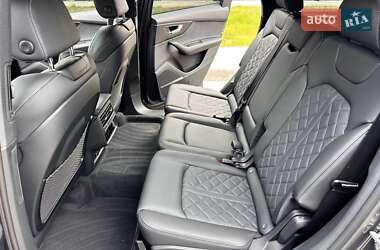 Позашляховик / Кросовер Audi Q7 2025 в 