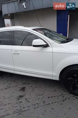 Внедорожник / Кроссовер Audi Q7 2013 в 