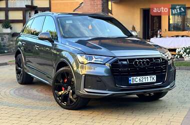 Внедорожник / Кроссовер Audi Q7 2022 в 
