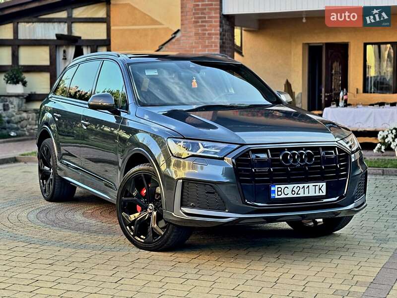 Внедорожник / Кроссовер Audi Q7 2022 в 
