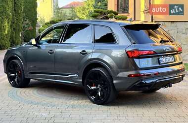 Внедорожник / Кроссовер Audi Q7 2022 в 
