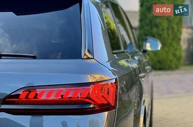 Внедорожник / Кроссовер Audi Q7 2022 в 