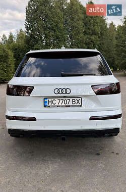 Внедорожник / Кроссовер Audi Q7 2017 в 