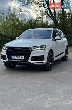 Внедорожник / Кроссовер Audi Q7 2017 в 