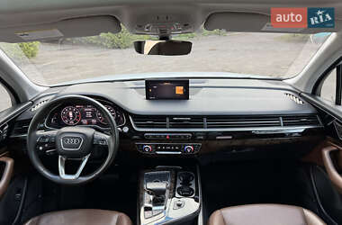 Внедорожник / Кроссовер Audi Q7 2017 в 