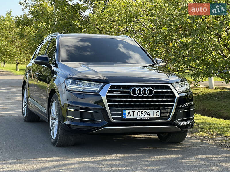 Внедорожник / Кроссовер Audi Q7 2015 в 