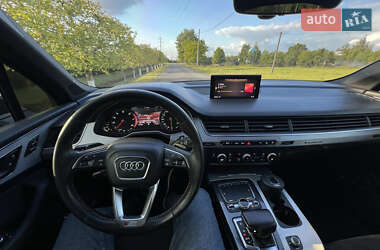 Внедорожник / Кроссовер Audi Q7 2015 в 