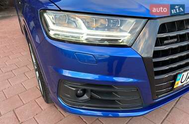 Позашляховик / Кросовер Audi Q7 2016 в 