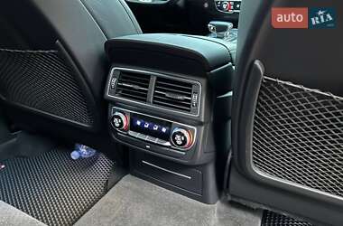 Позашляховик / Кросовер Audi Q7 2016 в 