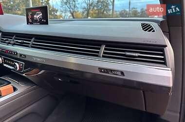 Позашляховик / Кросовер Audi Q7 2016 в 