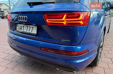 Позашляховик / Кросовер Audi Q7 2016 в 