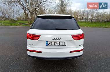 Внедорожник / Кроссовер Audi Q7 2017 в 