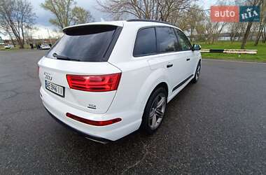 Внедорожник / Кроссовер Audi Q7 2017 в 