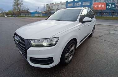 Внедорожник / Кроссовер Audi Q7 2017 в 