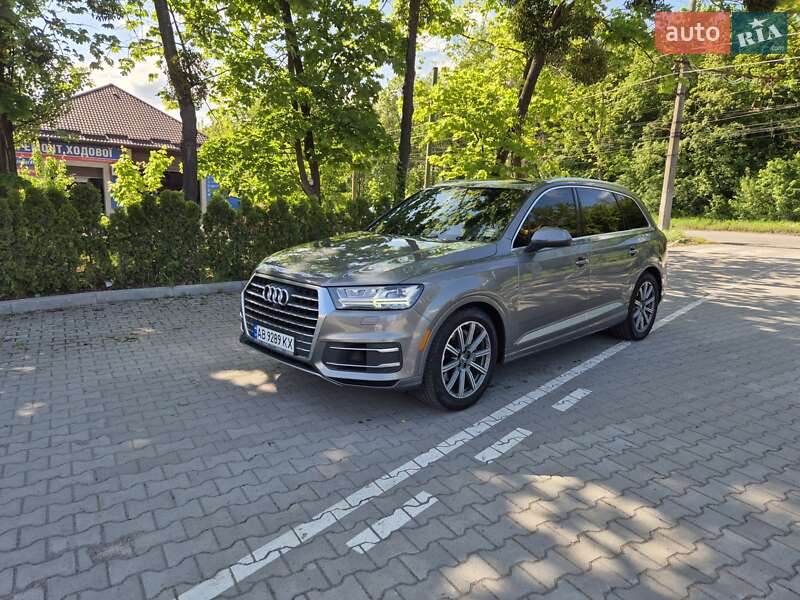 Внедорожник / Кроссовер Audi Q7 2017 в 