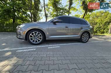 Внедорожник / Кроссовер Audi Q7 2017 в 