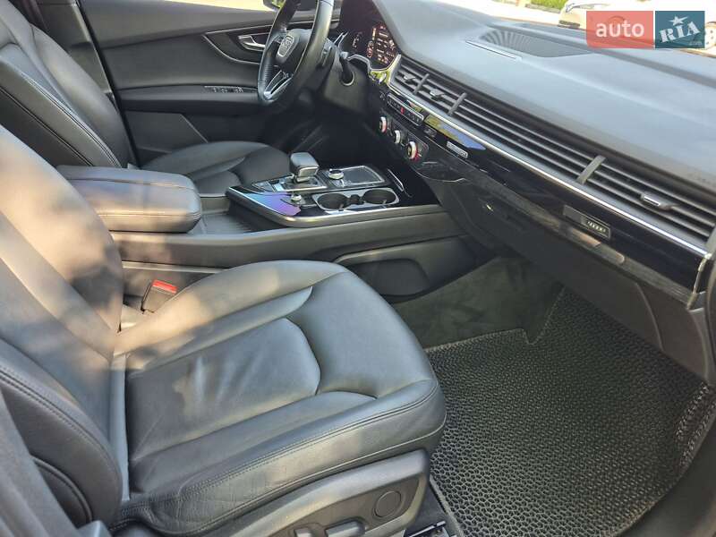 Внедорожник / Кроссовер Audi Q7 2017 в Виннице