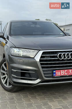 Внедорожник / Кроссовер Audi Q7 2018 в 