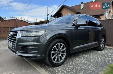 Внедорожник / Кроссовер Audi Q7 2018 в 