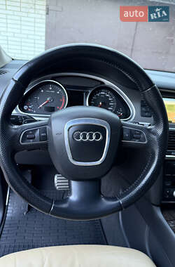 Внедорожник / Кроссовер Audi Q7 2010 в 