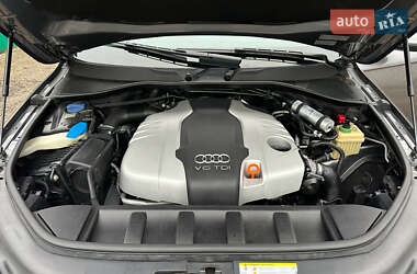Внедорожник / Кроссовер Audi Q7 2010 в 