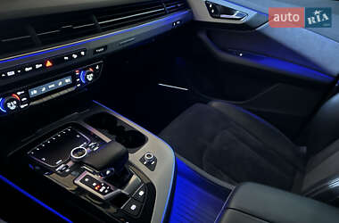 Позашляховик / Кросовер Audi Q7 2017 в 