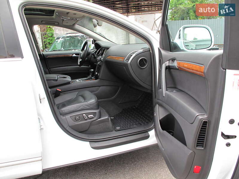 Позашляховик / Кросовер Audi Q7 2014 в Києві