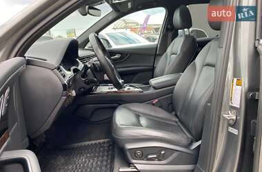 Внедорожник / Кроссовер Audi Q7 2016 в 