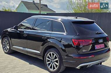 Позашляховик / Кросовер Audi Q7 2018 в 