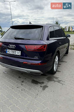 Внедорожник / Кроссовер Audi Q7 2017 в 