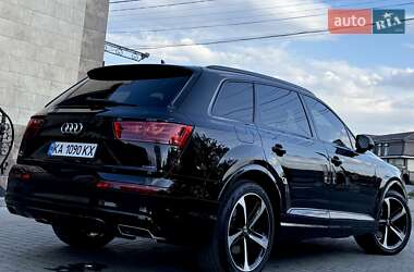 Позашляховик / Кросовер Audi Q7 2019 в 