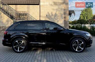 Позашляховик / Кросовер Audi Q7 2019 в 