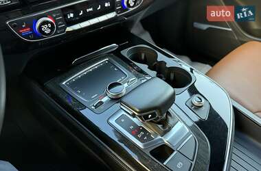 Позашляховик / Кросовер Audi Q7 2019 в 