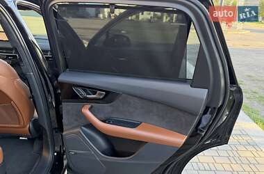 Позашляховик / Кросовер Audi Q7 2019 в 