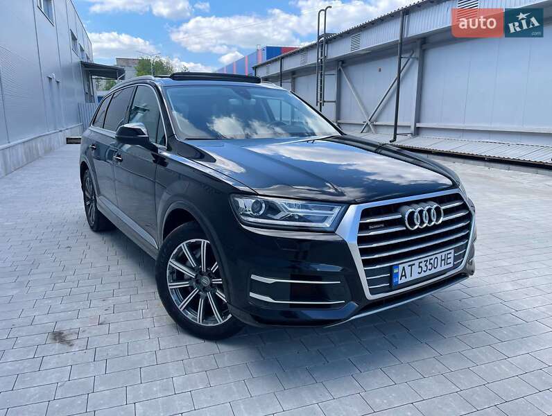 Внедорожник / Кроссовер Audi Q7 2015 в 