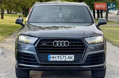 Позашляховик / Кросовер Audi Q7 2018 в 