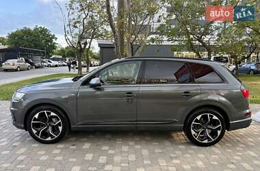 Позашляховик / Кросовер Audi Q7 2018 в 