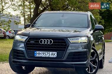 Позашляховик / Кросовер Audi Q7 2018 в 