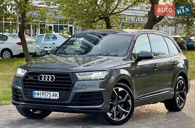Позашляховик / Кросовер Audi Q7 2018 в 